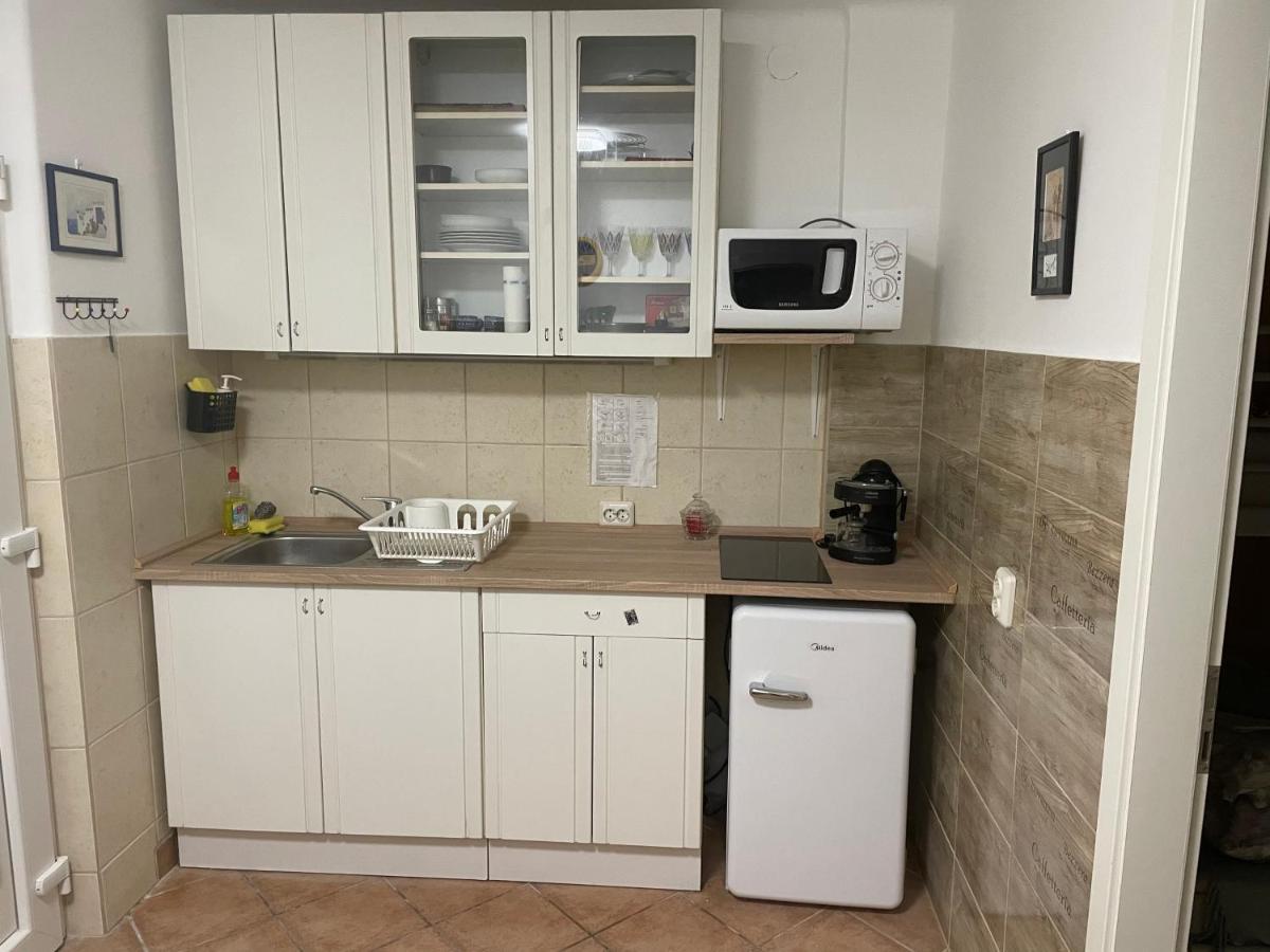 BalatonalmádiViktoria Apartmanアパートメント エクステリア 写真